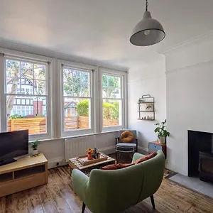 *unique & Garden, Near Beach* Apartment Brighton